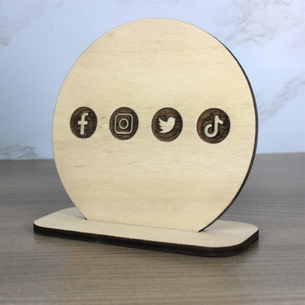 Social Media in legno da scrivania lifestyle